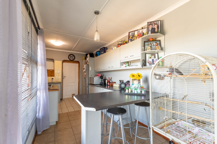 5 Bedroom Property for Sale in Denneoord Western Cape